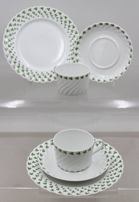 Auktion 375<br>Teetassen mit Untertasse „Torse Trèfle Vert“ von Haviland Limoges, Tassen ca. H-5,3cm [1]