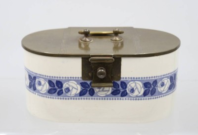 Auktion 375<br>antike Keksdose oder Deckeldose, Jugendstil, Wächtersbach, 1x Altriss, ca. H-10cm B-22cm [1]