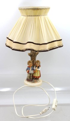 Auktion 375<br>Goebel/Hummel Sammlerleuchte, Modellnummer 223, „Brüderlein und Schwesterlein“, ca. H-42cm [1]