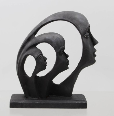 Auktion 375<br>moderne, abstrakte Skulptur aus schwarzem Kunstharz, ca. H-17,5cm [1]