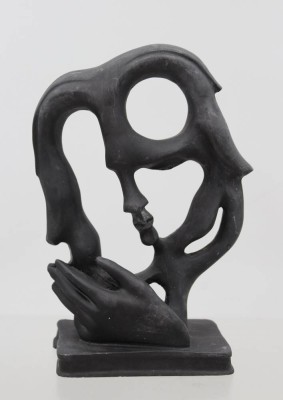Auktion 375<br>abstrakte surrealistische Skulptur , Kunstharz, ca. H-19cm [1]