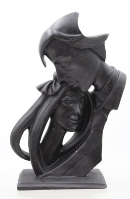 Auktion 375<br>umarmendes Paar im Profil, Kunstharz, ca. H-26,5cm [1]