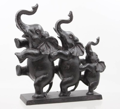 Auktion 375<br>Deko-Skulptur, drei verspielt tanzende Elefanten, Kunstharz, ca. H-23,5cm B-19,5cm [1]