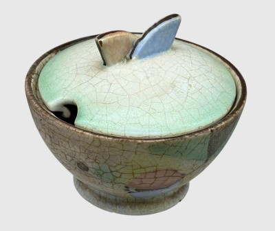 Auktion 375<br>gr. Art Deko Geleedose, Keramik, am Stand bestossen, H-10 cm, D-12 cm [1]