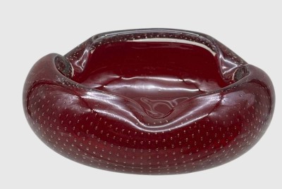 Auktion 375<br>roter Murano-Ascher mit Luftblasen, H-6 cm, D-14 cm [1]