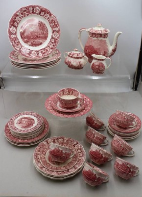 Auktion 375<br>Restservice,  Thames River Scenes, Palissy Pottery, Teekern, 9x Tassen,  9x U.T, 9x kl. Teller, 9x Kuchenteller, 6x Speiseteller,  8 Teile mit Bestossungen, Tassen H-5,8cm Kanne H-20,5cm [1]
