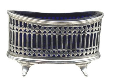 Auktion 375<br>kl. Silber-925- Gewürzschälchen mit blauen Glaseinsatz, England, 33 gr. ohne Glas,H-4 cm, 7x4 cm [1]