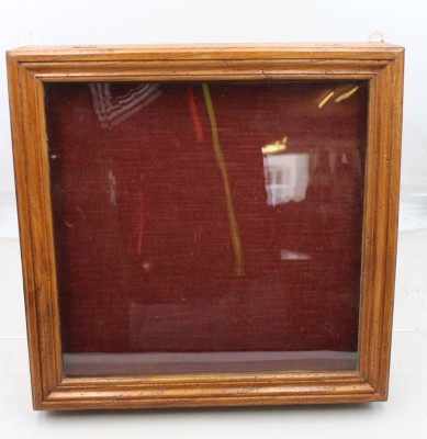 Auktion 375<br>Schaukasten, älter, Weichholz, ca. 44 x 44cm T-9cm [1]