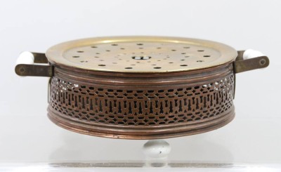 Auktion 375<br>antiker Tisch- oder Tellerwärmer, Kupfer/Messing, Porzellangriffe, ca. H-10cm D-22cm [1]