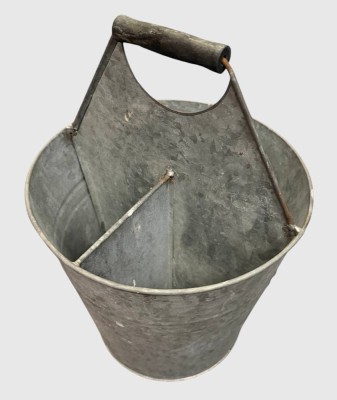 Auktion 375<br>verzinkter Eimer, viergeteilt, Holzgriff, H-ca. 38 cm [1]