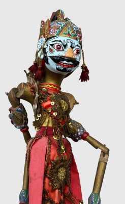 Auktion 375<br>indonesische Stabpuppe, eine sogenannte Wayang Golek aus West-Java, H-ca. 60 cm, [1]