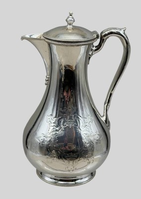 Auktion 375<br>Sammlungsauflösung, versilberte Kanne, älter, Martin Hall & Co Sheffield, ca. H-19,5cm Versilberung erneuert [1]