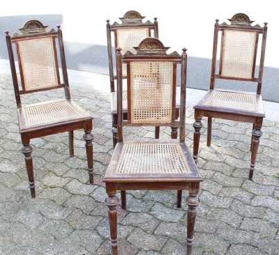 Auktion 375<br>4x Gründer-Zeit-Stühle, Binsengeflecht, Stühle mit Alters-u. Gebrauchsspuren, cs. H-100cm, Sh-47cm B-45cm [1]