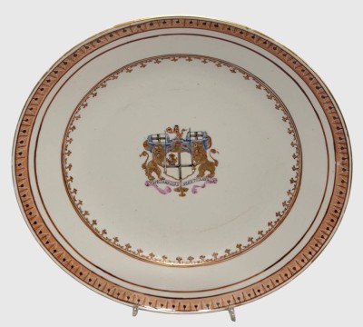 Auktion 375<br>antiker chinesischen Exportporzellan-Wappenteller der Britischen Ostindien-Kompanie (English East India Company) aus dem 18. Jahrhundert (etwa Qianlong-Zeit, ca. 1780), D-20 cm, in sammelwürdiger Erhaltung [1]