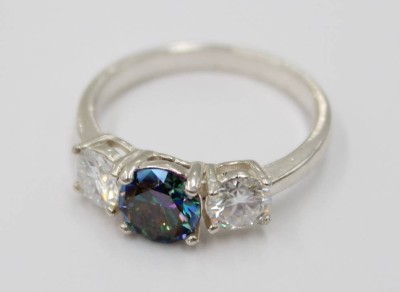 Auktion 375<br>Silber-Ring mit Moissanitebesatz, 2,5gr., GRA-Zertifikate anbei, RG 56 [1]