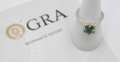 Auktion 375<br>925er Moissanite-Ring, ca. 2 Karat, 3gr., RG 55, anbei GRA-Zertifikat [1]