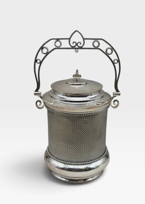 Auktion 375<br>Sammlungsauflösung, versilberte Keksdose, wohl  Thomas Mott & Co, älter, ca. H-22cm D-15cm, Versilberung erneuert, div. kl. Druckstellen [1]