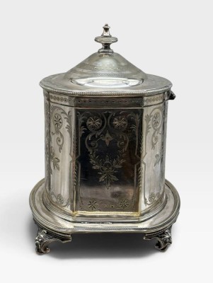 Auktion 375<br>Sammlungsauflösung, versilberte Keksdose, wohl John Round & Son Sheffield, älter, ca. H-21,5cm B-18,3cm [1]