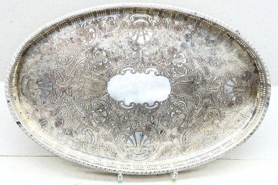 Auktion 375<br>ovales Galerietablett 