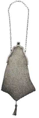 Auktion 375<br>versilberte Jugendstil-Kettentasche, Schliesse mit Saphir, nur Tasche  ca. 15x8 cm, gut erhalten [1]