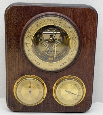 Auktion 375<br>Wand-Wetterstation auf Holzbrett 