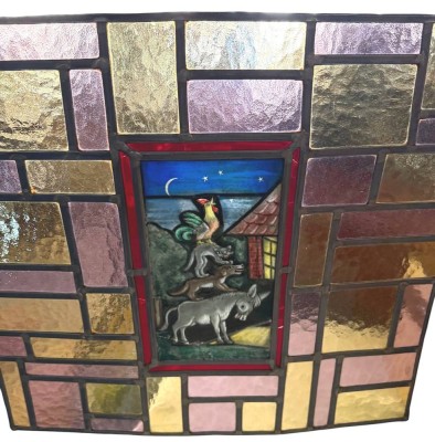 Auktion 375<br>Buntglas-Fenster, Bleiverglast, mit Bremer Stadtmusikanten ( Motiv mittig gerissen) 50x56 cm [1]