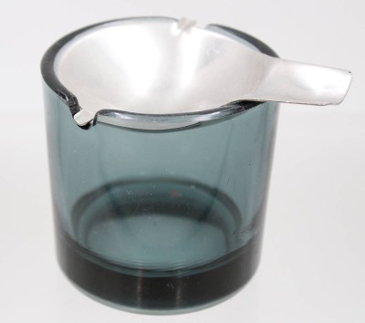 Auktion 376<br>Kippaschenbecher, Entw. Wilhelm Wagenfeld  für WMF , ca. H-8cm [1]
