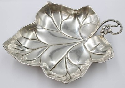 Auktion 376<br>Blattschale, versilbert, gemarkt, H-4,5cm, 23 x 20cm [1]
