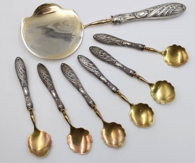 Auktion 376<br>antike Eisvorlegebesteck-Set, Jugendstil, 800er Silbergriffe, gute Erhaltung, ca. L-25,5cm u. 14,5cm [1]