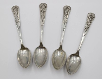 Auktion 376<br>4x Kaffeelöffel, um 1900, Silber gepr., zieseliert, 56,8gr., L-14,2cm [1]
