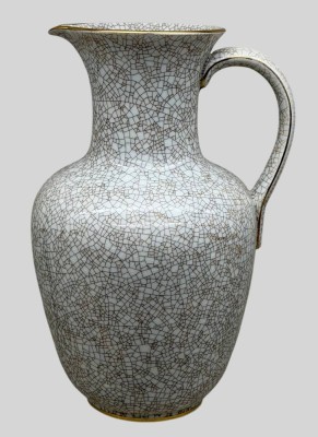 Auktion 376<br>gr. Weinkrug mit Craquelee-Dekor, wohl 2,5 L,  Unterseite Rand mit minim. Chip 