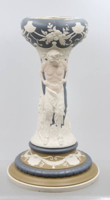 Auktion 376<br>wohl Stand eines Tafelaufsatzes, Villeroy & Boch Mettlach, Personenreliefs, wohl um 1900, ca. H-33cm [1]