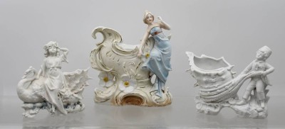 Auktion 376<br>3x Nippes-Vasen, um 1900, teilw. Altersspuren, berieben, ca. H-17,5cm [1]