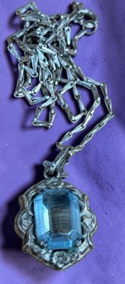Auktion 376<br>Silberkette-835-, Anhänger-800- mit hellblauen Stein, L-50 cm, 2,5x1,8 cm, 6,89 gr [1]