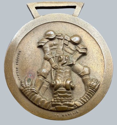 Auktion 376<br>Afrika Korps Medaille-„Deutsch-Italienische Feldzugsmedaille / Campagna Italy-Tedesca in Africa“ (oft auch Afrikakorps-Medaille genannt). Sie wurde 1942 zur Ehrung deutscher und italienischer Truppen verliehen, die unter Rommel in Nordafrika kämpften. [1]