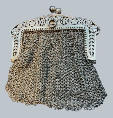 Auktion 376<br>mittelgrosse Silber-Ketten-Börse, geprüft, ca. 7x6 cm, 41 gr, sehr gute Erhaltung [1]