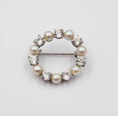 Auktion 376<br>Brosche, 835er Silber, Perlen und klare Steine, 4,2gr., D-2cm [1]