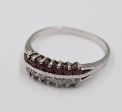 Auktion 376<br>925 Silberring mit violetten und weißen Steinen . [1]