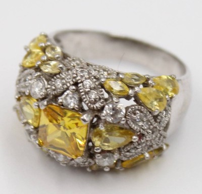 Auktion 376<br>925 Silberring ( Cocktailring )  mit gelben Steinen sowie Zirkonia . [1]