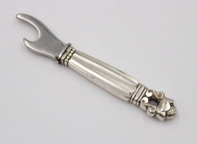 Auktion 376<br>kl. Flaschenöffner mit Silbergriff, Acorn, Georg Jensen, L-8,3cm [1]