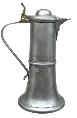 Auktion 376<br>hohe Schnabelstitze, Feinzinn, Engelmarke, 20.Jhd., H-33 cm, ca. 2 kg [1]