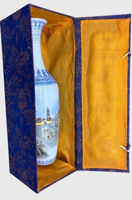 Auktion 376<br>gr. Eierschalen-Porzellan-Vase, Emaillefarben handbemalt, in Kasten, H-48 cm, wohl Mitte 20.Jhd. [1]