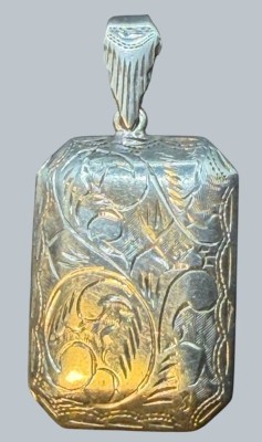 Auktion 376<br>gr. Fotoanhänger, Silber-925-, Thailand, 4,5x2,3 cm (mit Öse) 8,52 gr. [1]