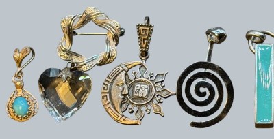 Auktion 376<br>5x div. Silber-Anhänger, kleine runde Brosche, zus. 22,27 gr [1]