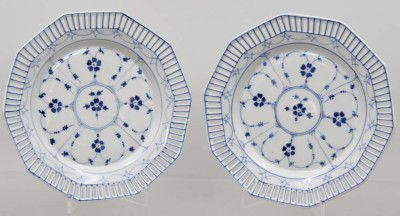 Auktion 376<br>2 x Porzellan Teller mit durchbrochenem Rand ,  [1]