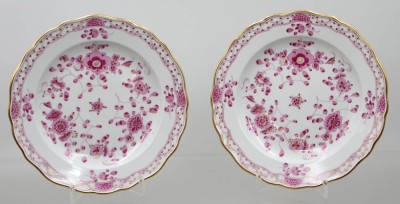 Auktion 376<br>2 x Mittelteller Meissen Indisch Purpur mit Goldrand und Zier . [1]