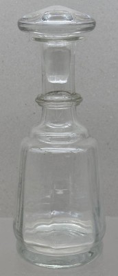 Auktion 376<br>alte Likörkaraffe, Rand bestossen, H-23 cm [1]