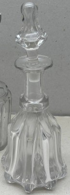Auktion 376<br>antike Likörkaraffe, wohl Ende 19.Jhd., H-31 cm [1]