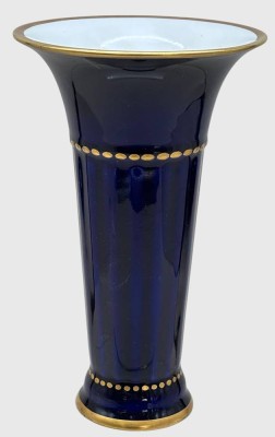 Auktion 376<br>Kobalt-Vase mit Goldstaffage 