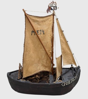 Auktion 376<br>antikes Modell einesFischerbootes aus Holz, überholungsbedürftig, Netz, Scherbrett und Ruder anbei, H-58 cm, L-53 cm [1]